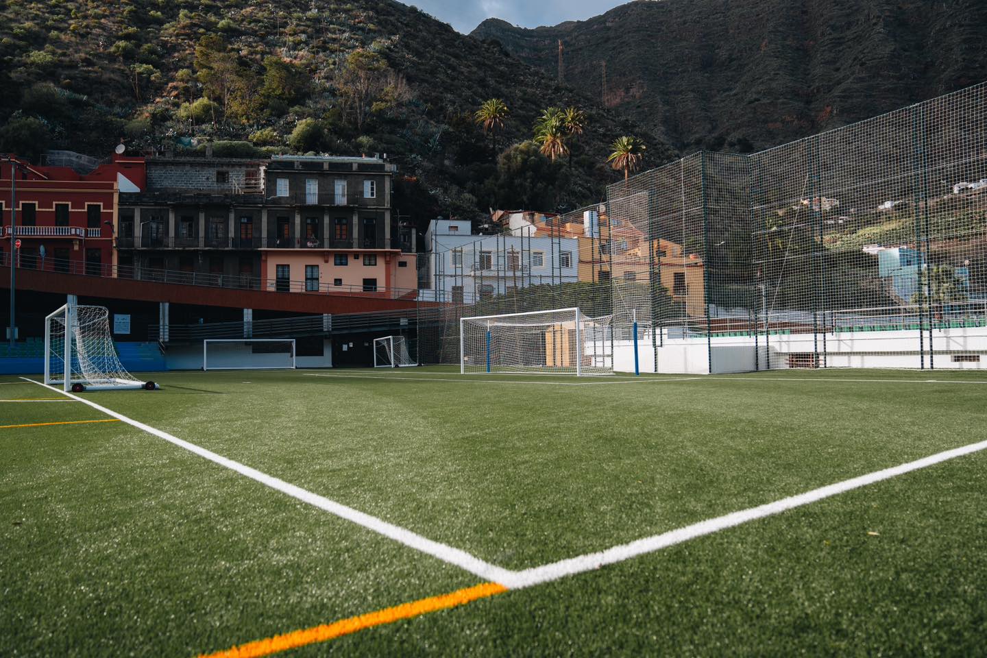 Hermigua ya disfruta de su nuevo campo de fútbol "El Curato" 